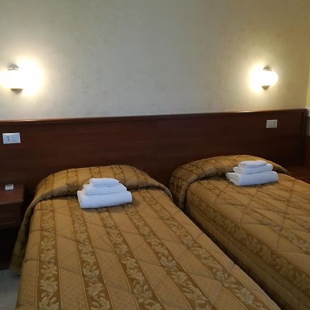 Hotel Marco Polo Self Check-In โบโลญญา ภายนอก รูปภาพ