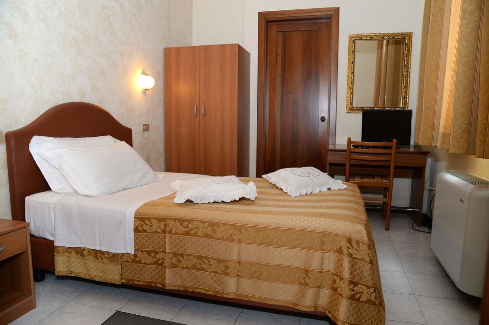 Hotel Marco Polo Self Check-In โบโลญญา ภายนอก รูปภาพ