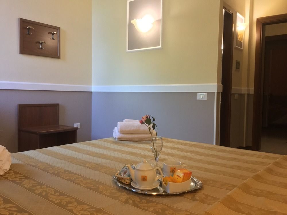 Hotel Marco Polo Self Check-In โบโลญญา ภายนอก รูปภาพ