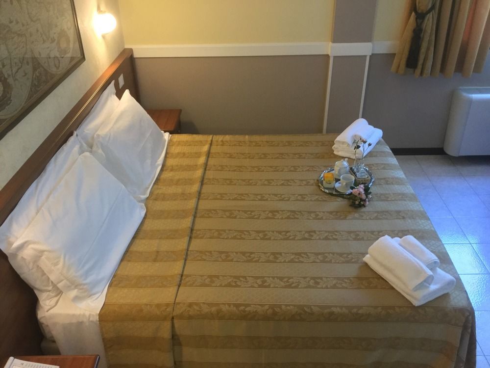 Hotel Marco Polo Self Check-In โบโลญญา ภายนอก รูปภาพ