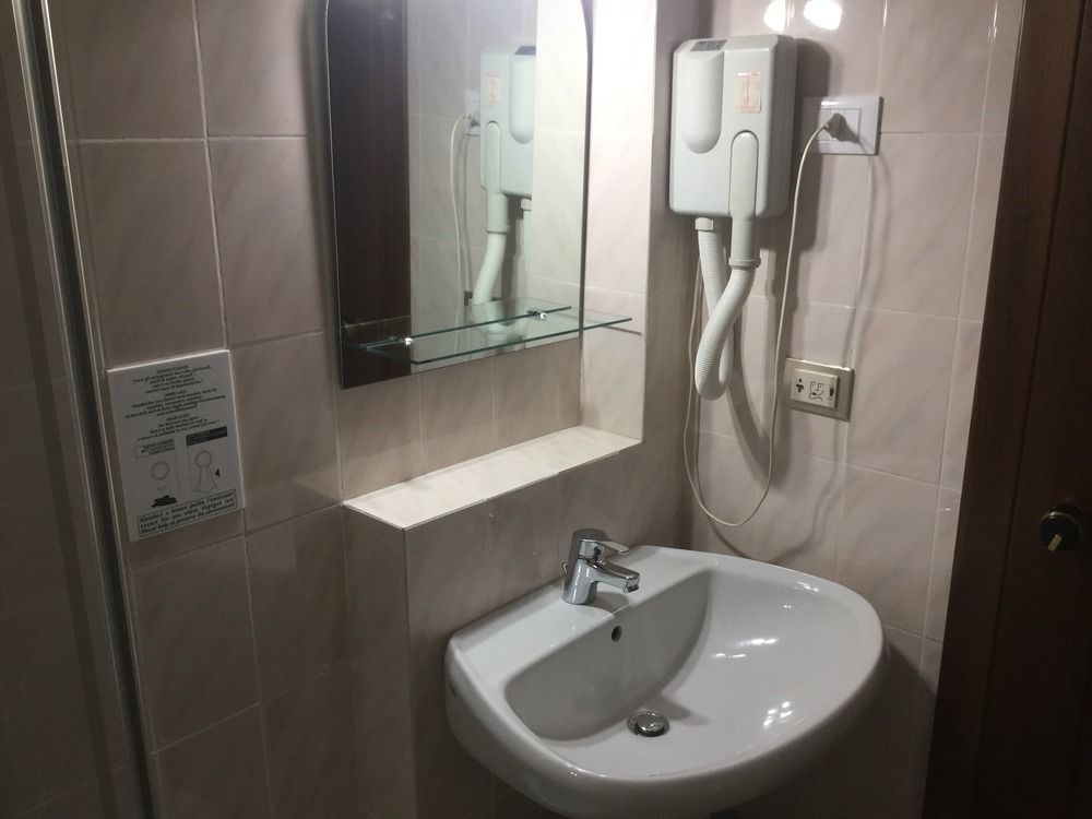 Hotel Marco Polo Self Check-In โบโลญญา ภายนอก รูปภาพ