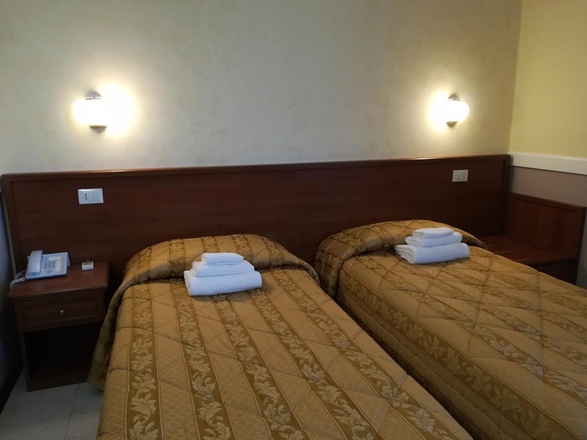 Hotel Marco Polo Self Check-In โบโลญญา ภายนอก รูปภาพ