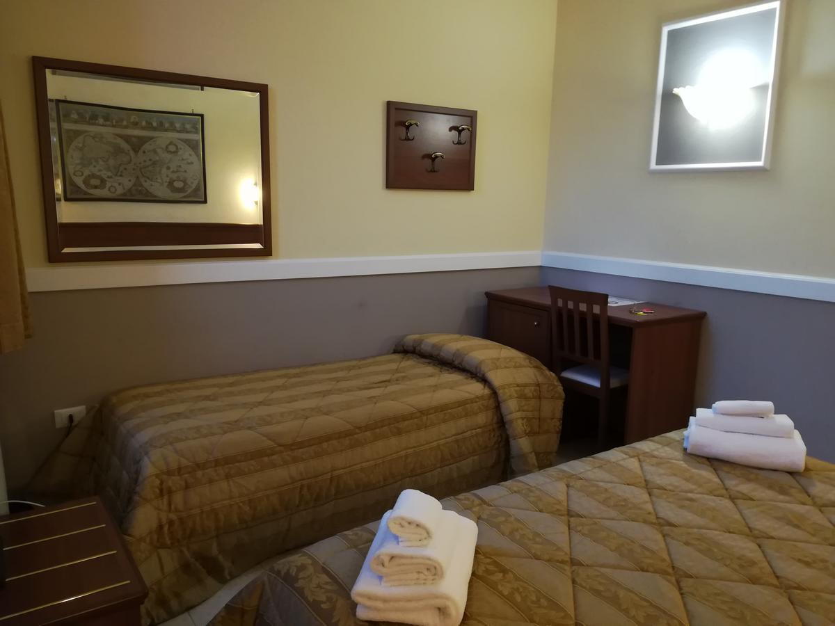 Hotel Marco Polo Self Check-In โบโลญญา ภายนอก รูปภาพ