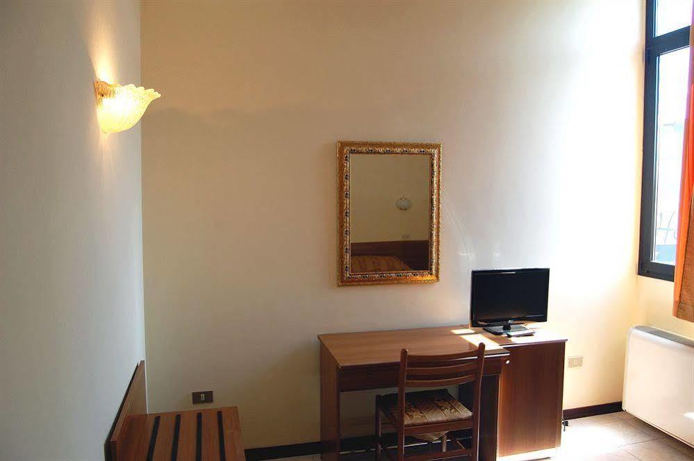 Hotel Marco Polo Self Check-In โบโลญญา ภายนอก รูปภาพ
