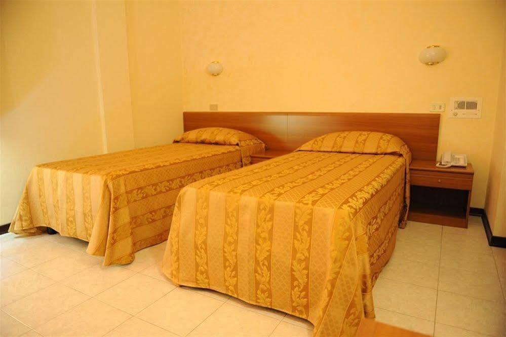 Hotel Marco Polo Self Check-In โบโลญญา ภายนอก รูปภาพ