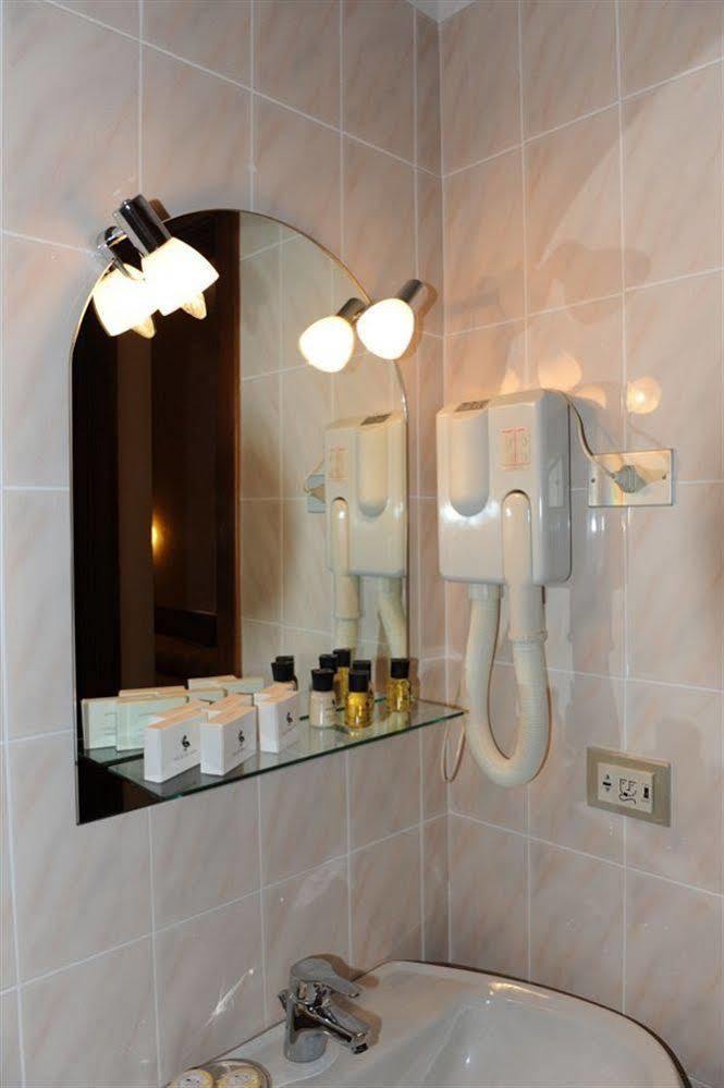 Hotel Marco Polo Self Check-In โบโลญญา ภายนอก รูปภาพ