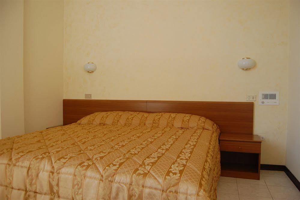 Hotel Marco Polo Self Check-In โบโลญญา ภายนอก รูปภาพ