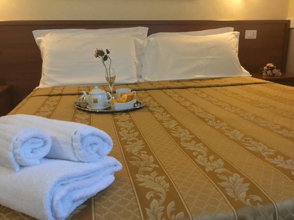 Hotel Marco Polo Self Check-In โบโลญญา ภายนอก รูปภาพ