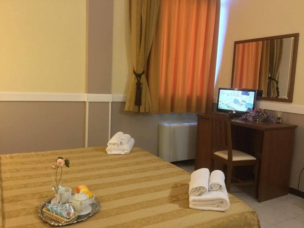 Hotel Marco Polo Self Check-In โบโลญญา ภายนอก รูปภาพ