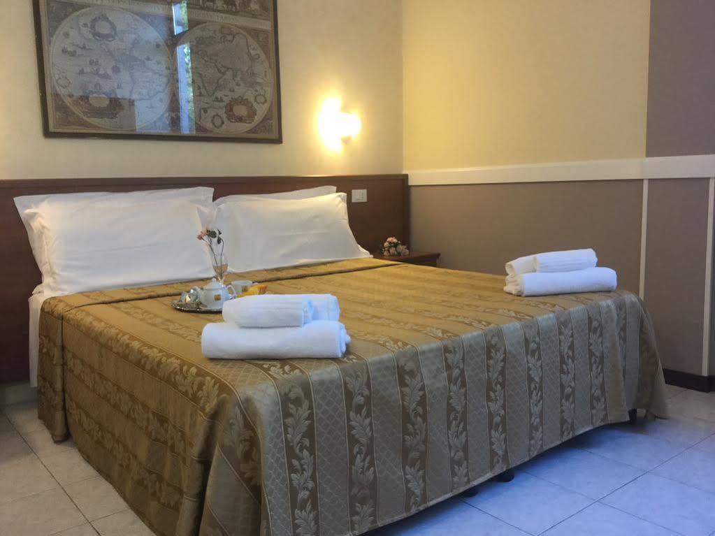 Hotel Marco Polo Self Check-In โบโลญญา ภายนอก รูปภาพ