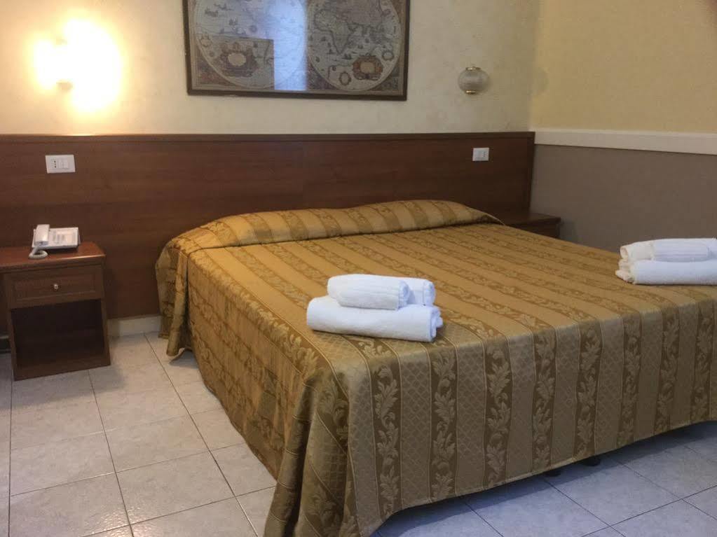 Hotel Marco Polo Self Check-In โบโลญญา ภายนอก รูปภาพ