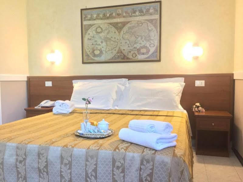 Hotel Marco Polo Self Check-In โบโลญญา ภายนอก รูปภาพ